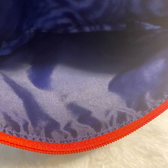 NWOT Bundle of two Estee Lauder cosmetic Bags. - Picture 13 of 14